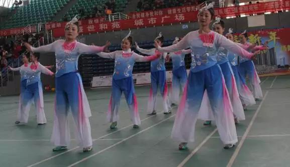 2016年最新广场舞风潮，舞动生活的活力源泉
